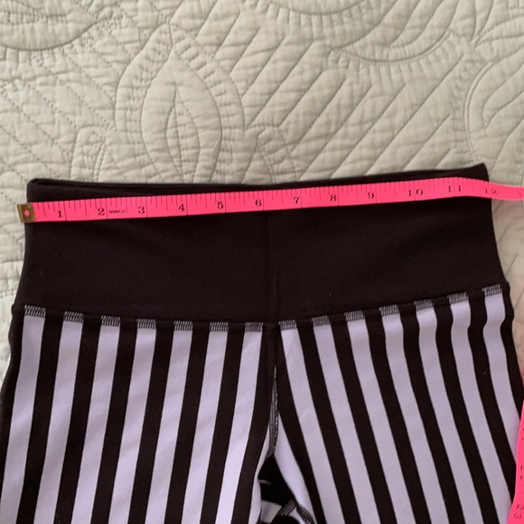 Lululemon Wunder Under Lilac/Black Stripe Crop - Picture 4 of 6